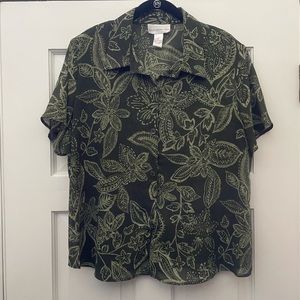 NWOT Susan Semi Sheer Graver Olive Green Tone on Tone SS Shirt/ Lite Jacket XL